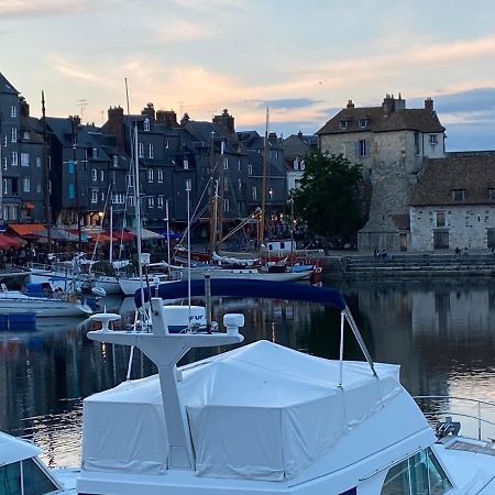 Appartement Le Phare Honfleur Exteriör bild
