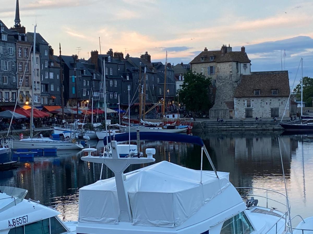 Appartement Le Phare Honfleur Exteriör bild